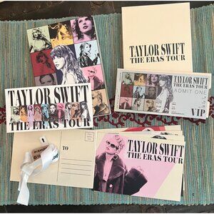Taylor Swift Souvenier Box from ERAs Tour include 13 merch items - NEW!